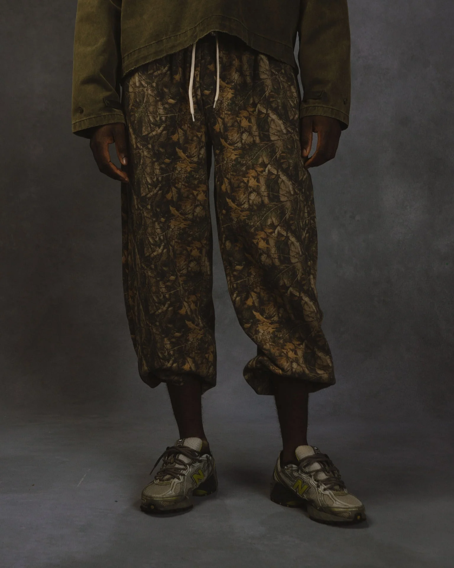 "CAMO" BAGGY SCRUNCH SWEATPANTS - Image 3