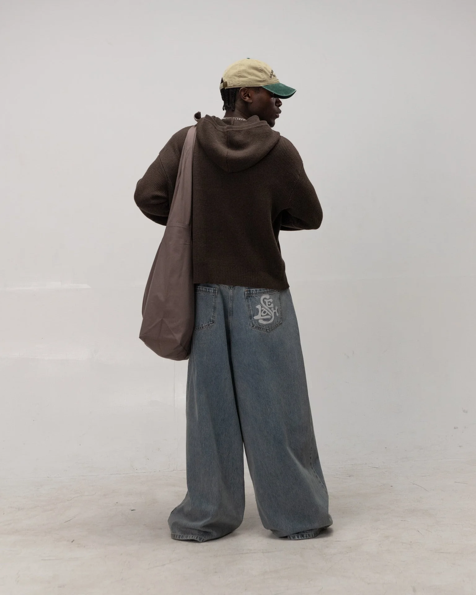 "COFFEE" CABLE KNIT CROPPED ZIP HOODIE - Image 3