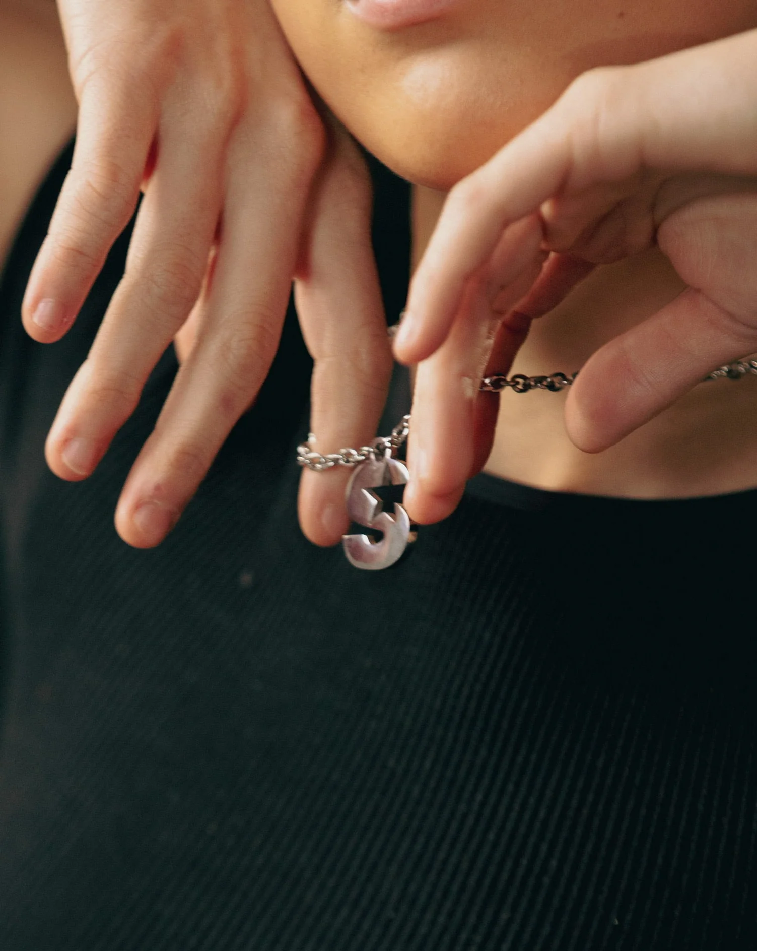 "STAR S" CHAIN NECKLACE - Image 3