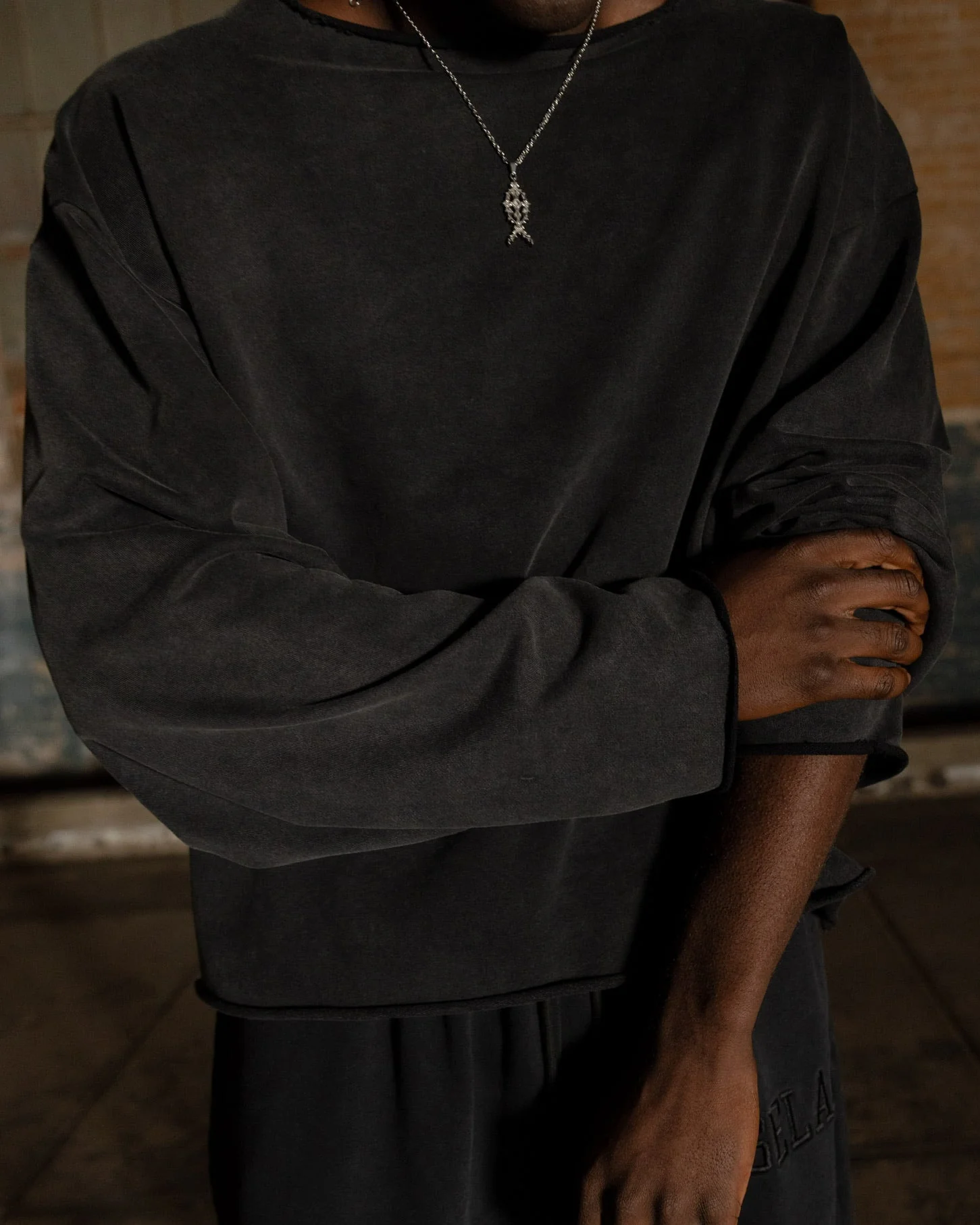 "VEIL" RAW HEM LONG SLEEVE - Image 3